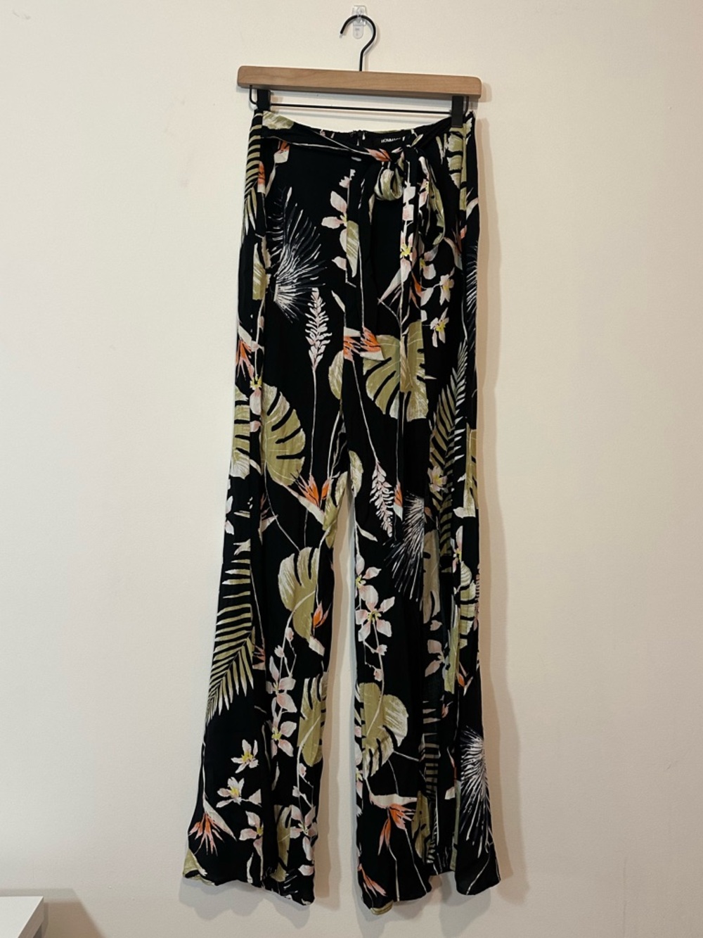 HOMMAGE Black Tropical Leaf Print Wide-Leg Pants with front slit tie front new
